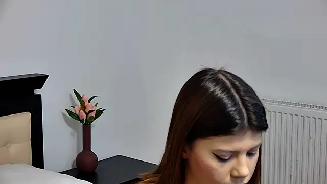 Sierra Halle online show from 03/19/25, 08:32