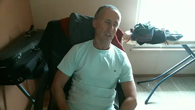 Snapshot of olibrius71 chatting on 02/10/25, 09:25 olibrius71 online show from 02/10/25, 09:25