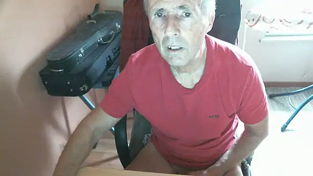 Snapshot of olibrius71 chatting on 02/17/25, 09:46 olibrius71 online show from 02/17/25, 09:46