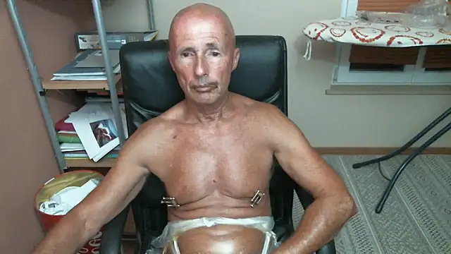 Snapshot of olibrius71 chatting on 09/21/25, 07:48 olibrius71 online show from 09/21/25, 07:48