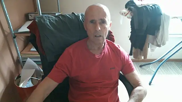 Snapshot of olibrius71 chatting on 02/21/26, 01:12 olibrius71 online show from 02/21/26, 01:12