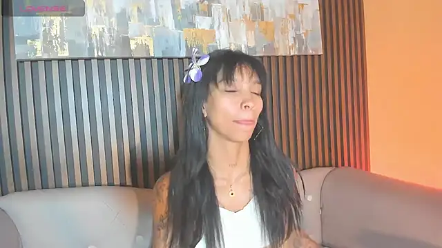 LauraAristizabal online show from 10/03/25, 12:24