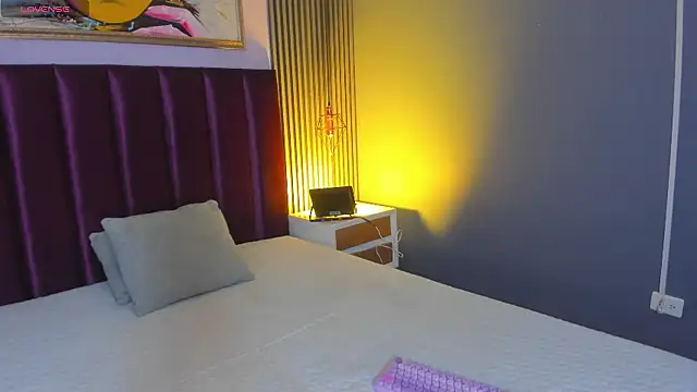 LauraAristizabal online show from 04/12/26, 12:43