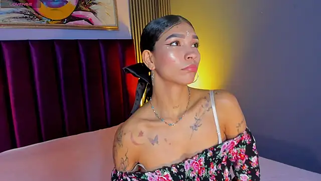 LauraAristizabal online show from 04/14/26, 12:44