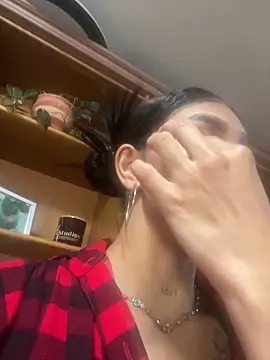 LauraAristizabal online show from 04/18/26, 12:31