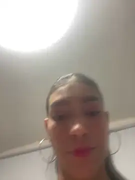 Snapshot of LauraAristizabal chatting on 05/07/26, 11:37 LauraAristizabal online show from 05/07/26, 11:37