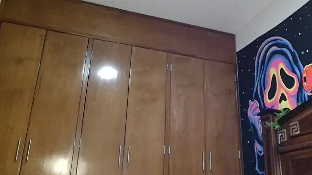 MINI Petite online show from 09/09/25, 04:45