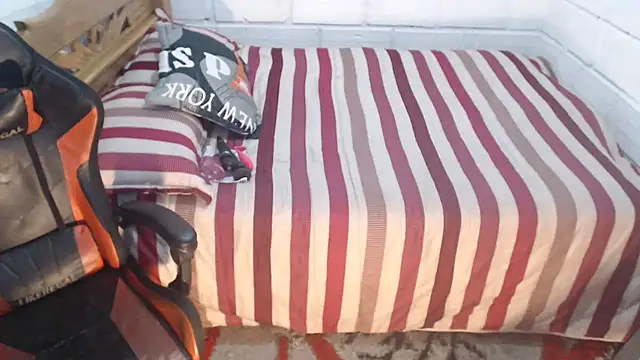 sexyjustin202 online show from 10/18/25, 10:10