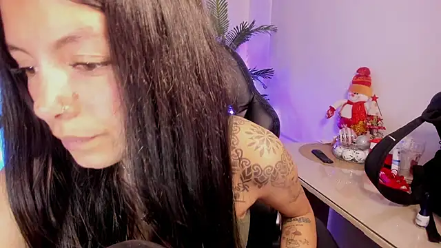 Meghan320 online show from 12/13/24, 05:43