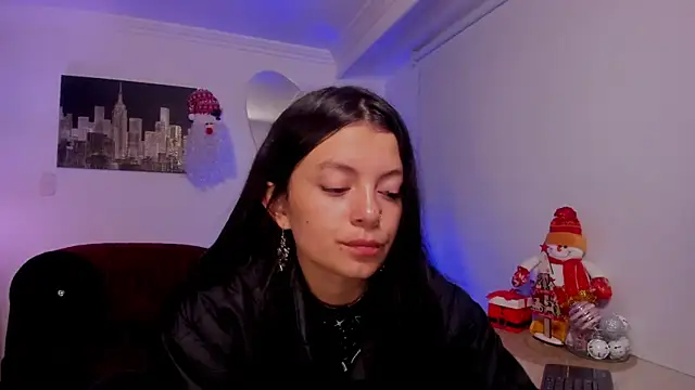 Meghan320 online show from 12/26/24, 11:21