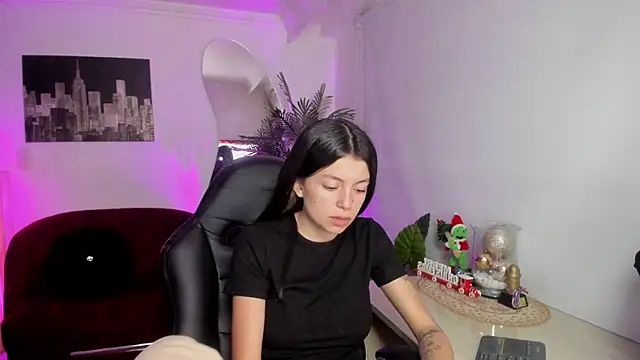 Meghan320 online show from 12/19/25, 11:39