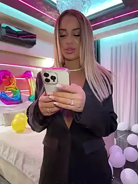 KirstieVegas online show from 01/23/25, 06:14