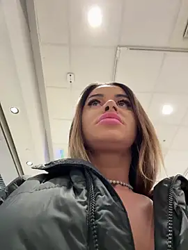 Snapshot of KirstieVegas chatting on 02/23/26, 05:32 KirstieVegas online show from 02/23/26, 05:32