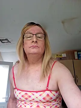 Snapshot of cuminmyknickers chatting on 04/15/26, 02:46 cuminmyknickers online show from 04/15/26, 02:46