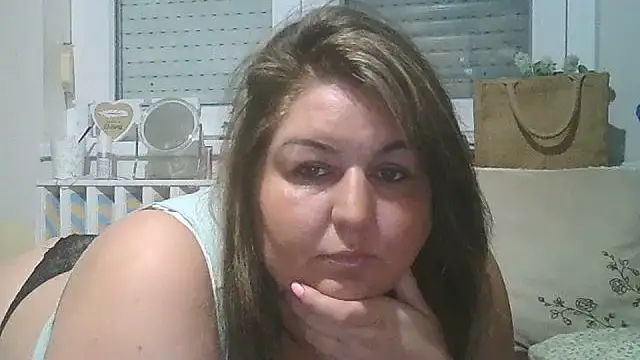 Snapshot of Mileva88 chatting on 09/18/25, 06:10 Mileva88 online show from 09/18/25, 06:10