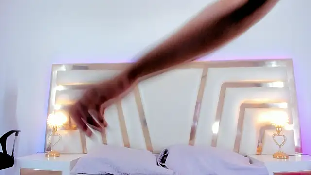 Aisharhodes00 online show from 02/10/25, 08:31