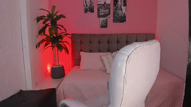 Stefhanyblow online show from 03/18/25, 10:04