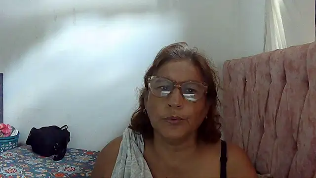 Snapshot of charrysexy1 chatting on 02/11/26, 02:22 charrysexy1 online show from 02/11/26, 02:22