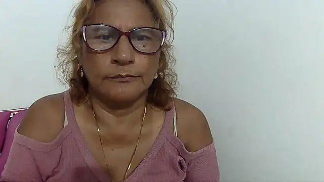 Snapshot of charrysexy1 chatting on 04/14/26, 11:44 charrysexy1 online show from 04/14/26, 11:44