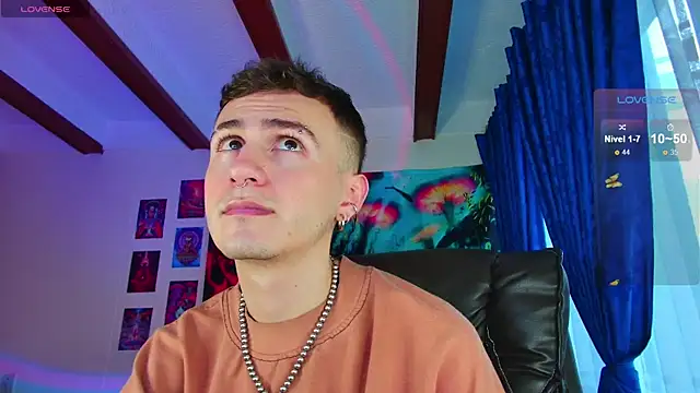 Snapshot of dimitri-bilak chatting on 12/04/24, 10:30 dimitri-bilak online show from 12/04/24, 10:30