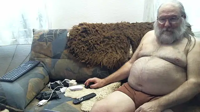 Snapshot of SexySantaC chatting on 12/29/24, 07:00 SexySantaC online show from 12/29/24, 07:00