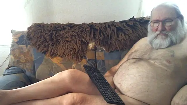 Snapshot of SexySantaC chatting on 01/13/25, 11:08 SexySantaC online show from 01/13/25, 11:08