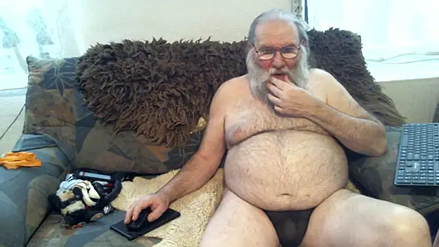 Snapshot of SexySantaC chatting on 02/02/25, 08:19 SexySantaC online show from 02/02/25, 08:19