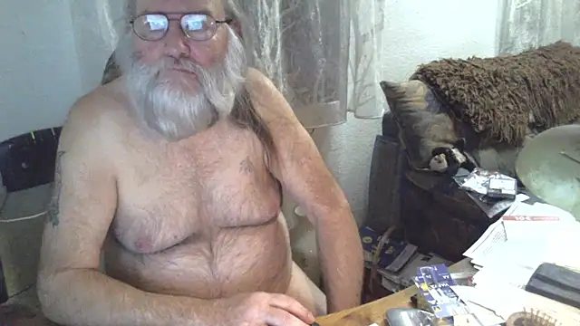 Snapshot of SexySantaC chatting on 03/18/25, 04:47 SexySantaC online show from 03/18/25, 04:47