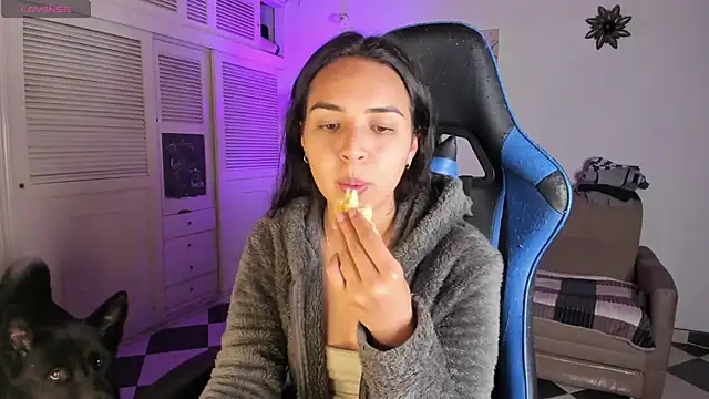 Miss Nicole online show from 01/10/25, 01:53