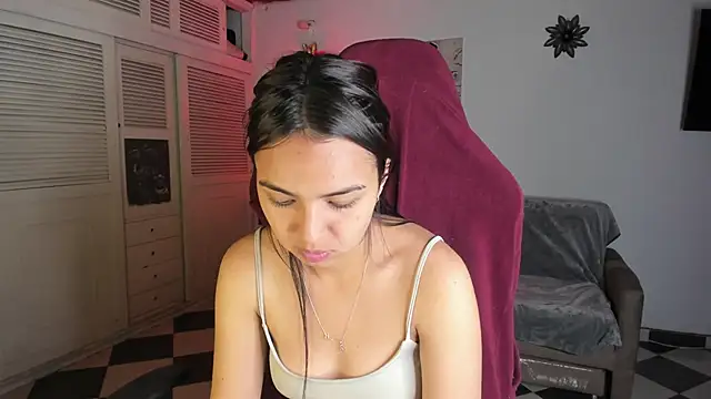 Miss Nicole online show from 01/30/25, 01:44