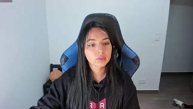 Miss Nicole online show from 10/11/25, 02:11