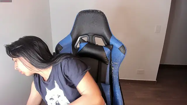 Miss Nicole online show from 10/23/25, 01:27