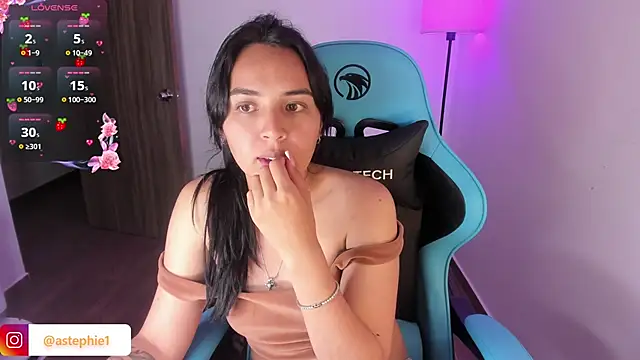 Miss Nicole online show from 11/16/25, 02:39