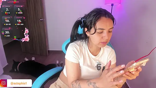 Miss Nicole online show from 11/26/25, 06:53