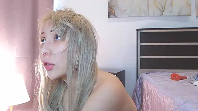 Snapshot of Yulianna_Smith chatting on 12/28/24, 05:44 Yulianna Smith online show from 12/28/24, 05:44