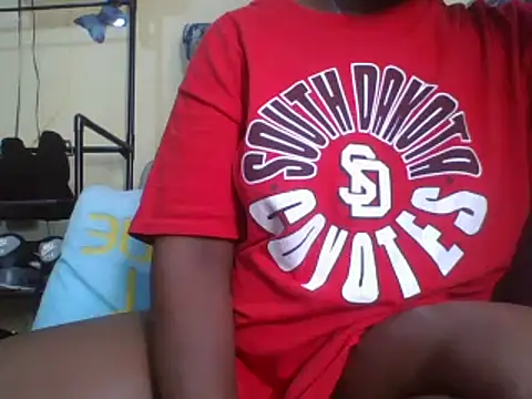 Snapshot of queenofqueens96 chatting on 02/13/25, 02:20 queenofqueens96 online show from 02/13/25, 02:20