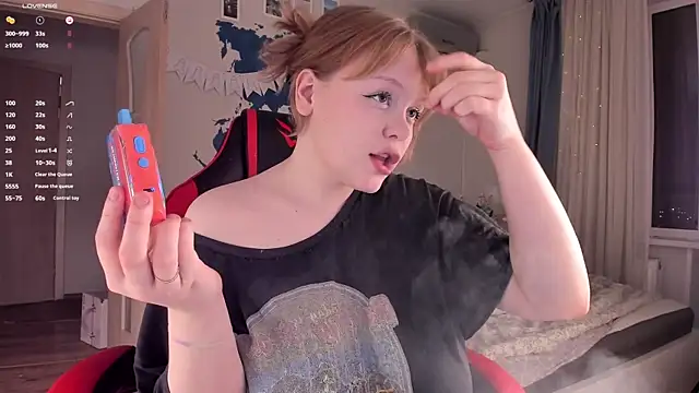 Snapshot of LisaLaas chatting on 12/04/24, 01:36 LisaLaas online show from 12/04/24, 01:36