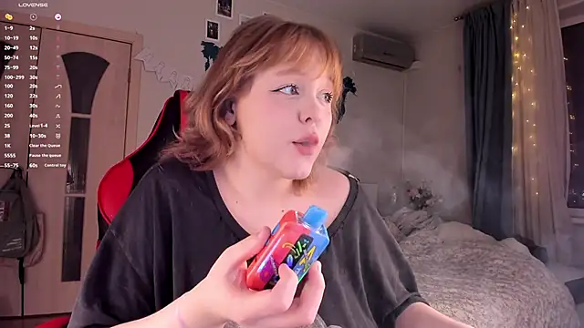 Snapshot of LisaLaas chatting on 12/05/24, 08:00 LisaLaas online show from 12/05/24, 08:00