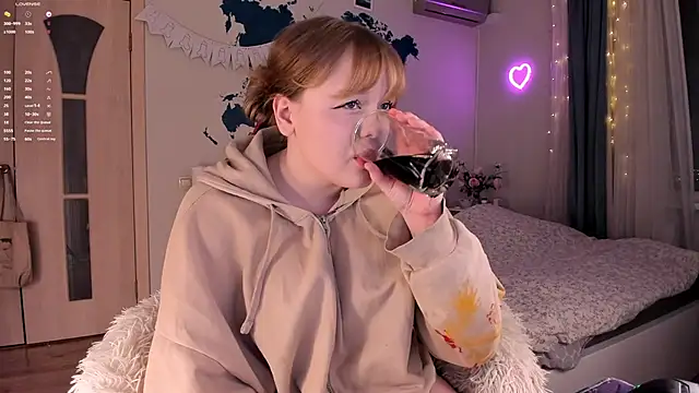 Snapshot of LisaLaas chatting on 12/11/24, 02:44 LisaLaas online show from 12/11/24, 02:44