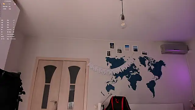 Snapshot of LisaLaas chatting on 12/13/24, 01:44 LisaLaas online show from 12/13/24, 01:44