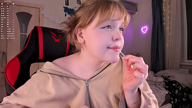 Snapshot of LisaLaas chatting on 12/13/24, 04:49 LisaLaas online show from 12/13/24, 04:49