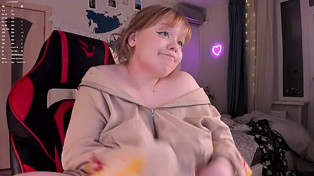 Snapshot of LisaLaas chatting on 12/14/24, 01:16 LisaLaas online show from 12/14/24, 01:16