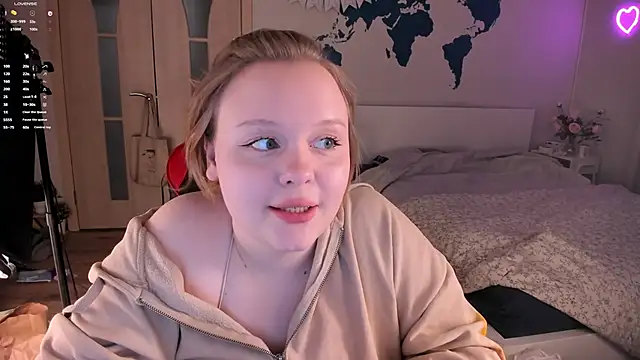 Snapshot of LisaLaas chatting on 12/14/24, 04:20 LisaLaas online show from 12/14/24, 04:20