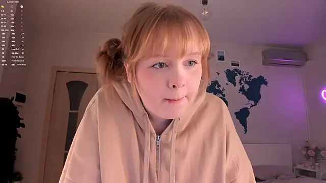 Snapshot of LisaLaas chatting on 12/28/24, 03:26 LisaLaas online show from 12/28/24, 03:26