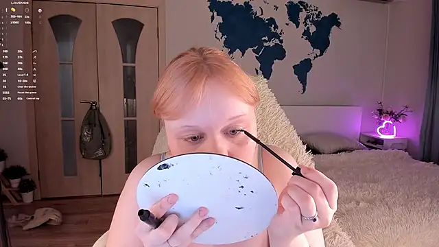 Snapshot of LisaLaas chatting on 03/05/25, 02:23 LisaLaas online show from 03/05/25, 02:23