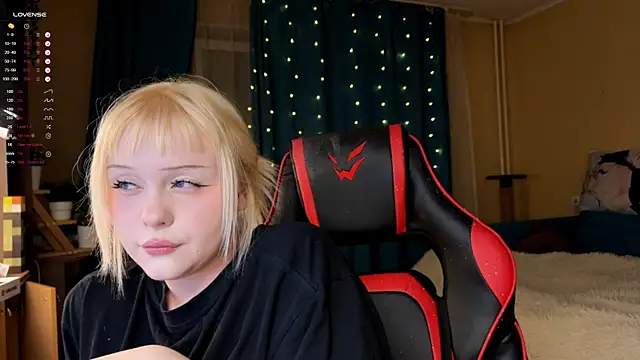 Snapshot of LisaLaas chatting on 09/21/25, 05:25 LisaLaas online show from 09/21/25, 05:25