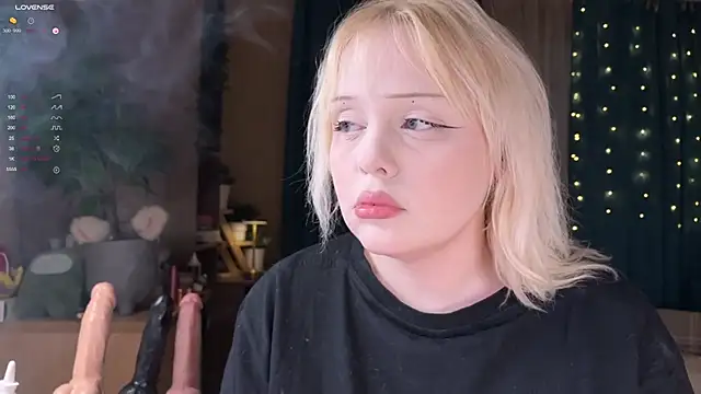 Snapshot of LisaLaas chatting on 01/13/26, 01:49 LisaLaas online show from 01/13/26, 01:49