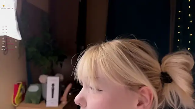 Snapshot of LisaLaas chatting on 02/13/26, 08:27 LisaLaas online show from 02/13/26, 08:27