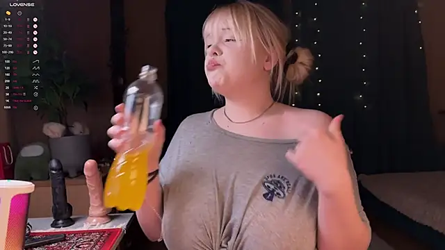 Snapshot of LisaLaas chatting on 02/22/26, 09:24 LisaLaas online show from 02/22/26, 09:24