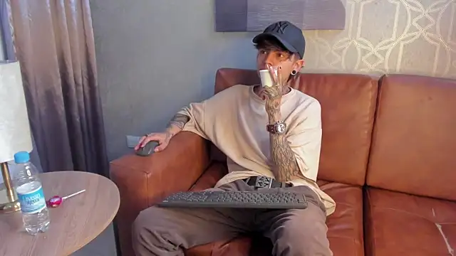 AcidMilo online show from 12/10/24, 04:06